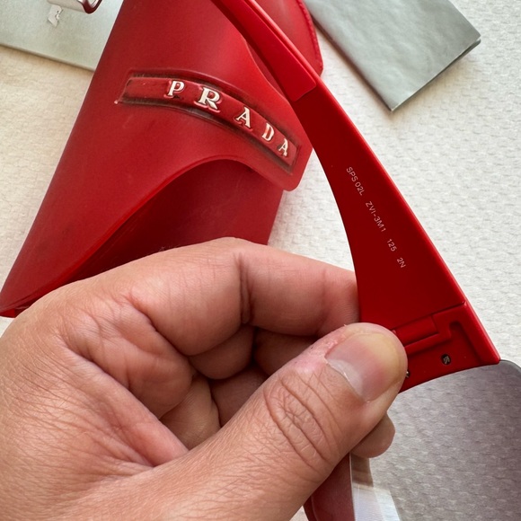 🔥Prada Sunglasses ( Large Size) - Picture 3 of 17